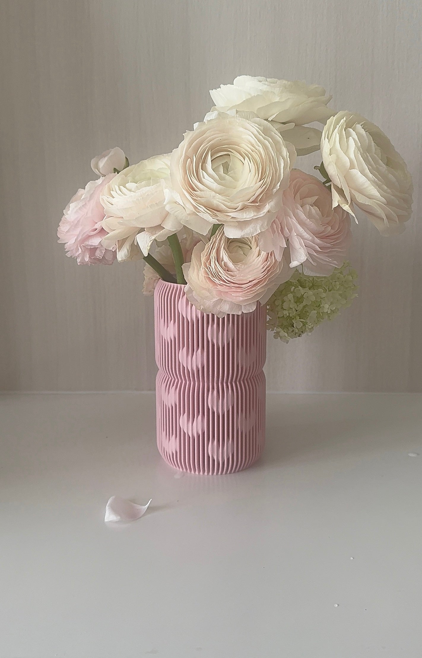 Modern Ribbed Heart Pattern Vase - Sakura Pink